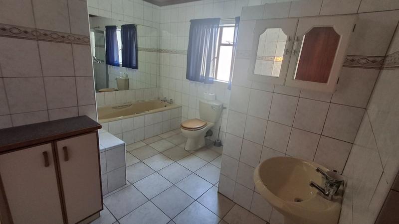 To Let 7 Bedroom Property for Rent in Humansdorp Eastern Cape